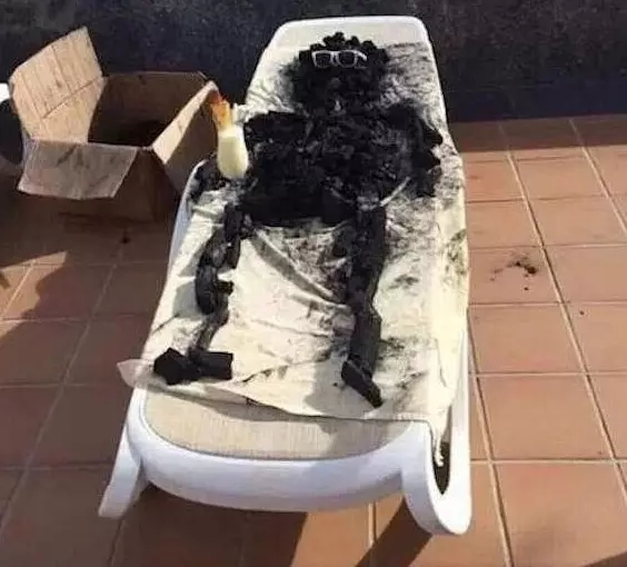 哎哟妈呀,晒成黑炭一样!