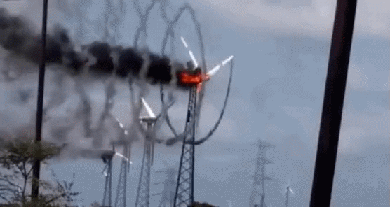 风力发电机因高电压起火 结果美哭了