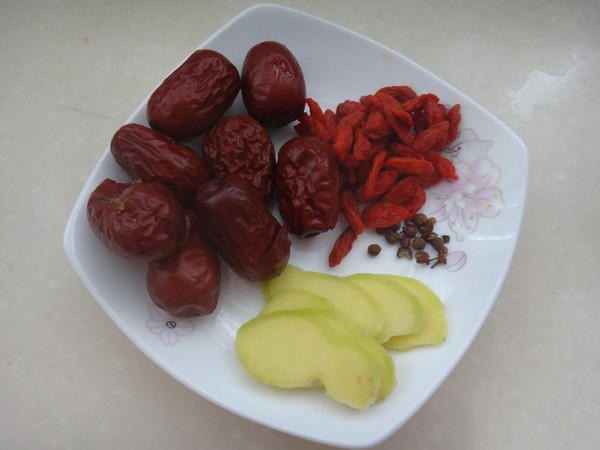2.牛肉,红枣,枸杞子和生姜放入v牛肉壶花椒内滤网酱防腐剂是什么图片