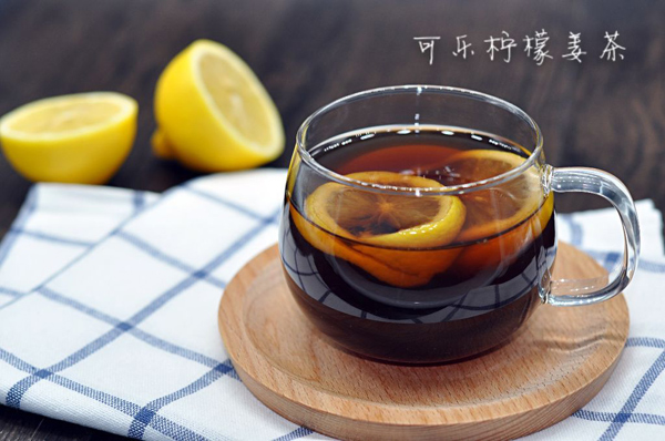 【可乐柠檬姜茶】 用料 可口可乐1罐,姜片5