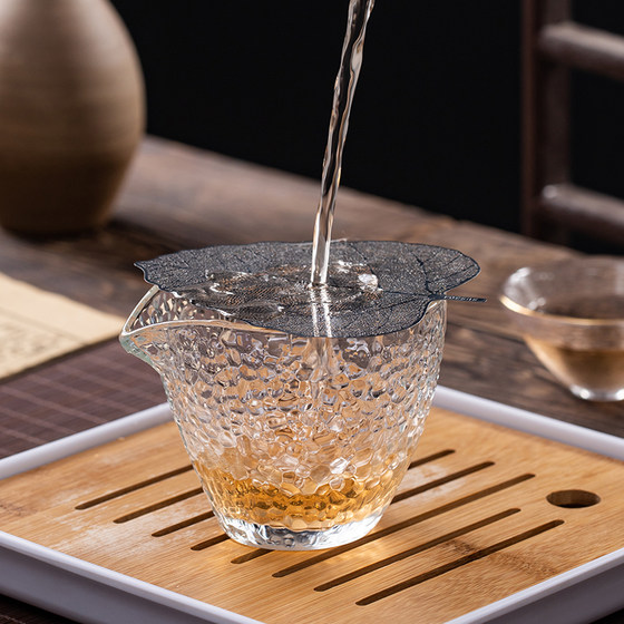 Glass Fair Cup Tea Leak Integrated Tea Stand Thickened Pouring Tea Distributor Heat Resistant Cup Japanese Hammer Tea Set Glass Fair Cup Tea Leak Integrated Tea Stand Thickened Pouring Tea Distributor Heat Resistant Cup Japanese Hammer Tea Set