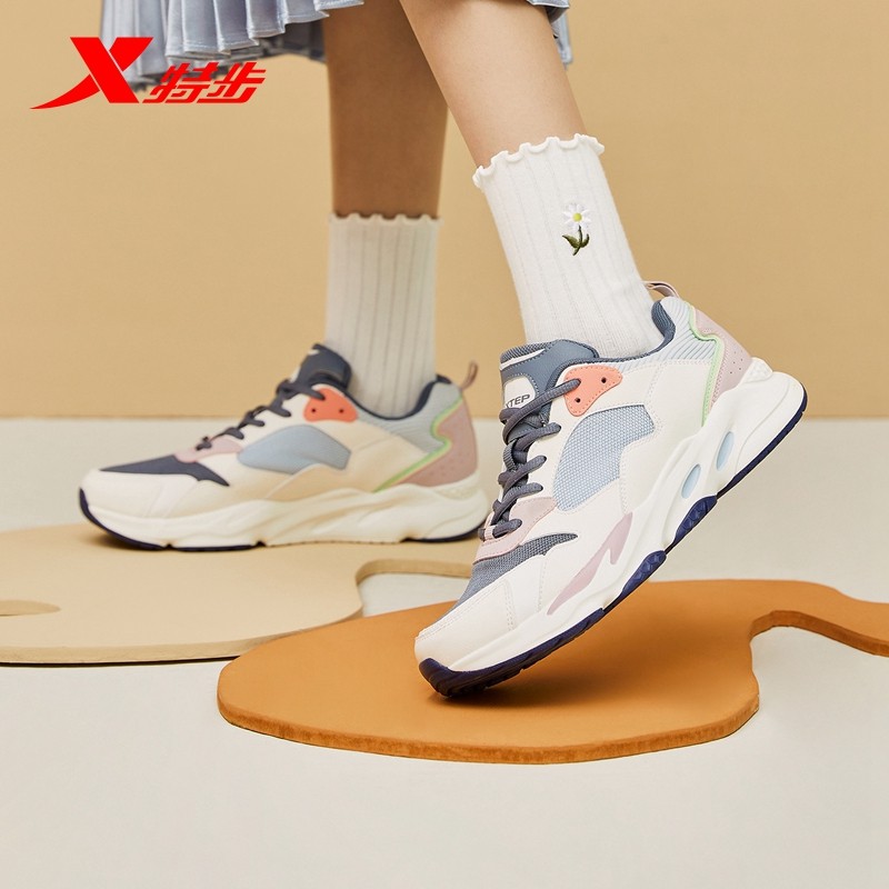 特步女鞋2021年秋季新款女运动鞋网面透气跑步鞋休闲鞋老爹鞋女
