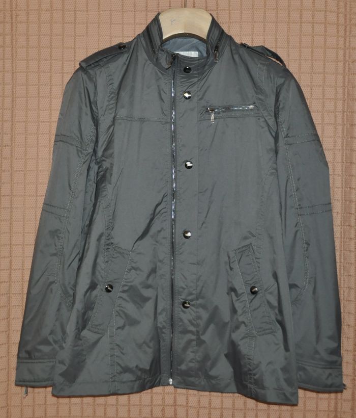 Ветровка  - синий цвет