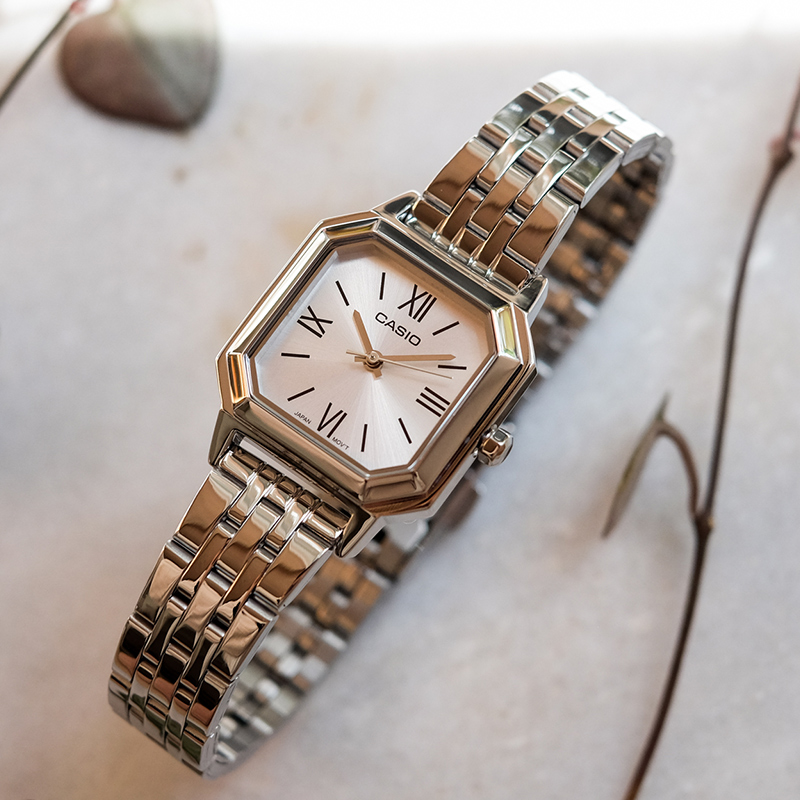 【新品】CASIO手錶時尚白領金屬防水石英指針女錶LTP-E168G-9B R