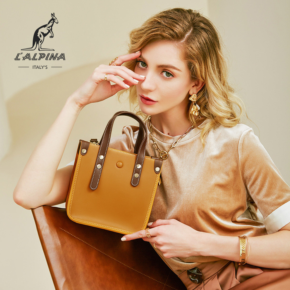 阿尔皮纳 袋鼠包包2021新款潮时尚真皮女包水桶包百搭单肩斜挎包