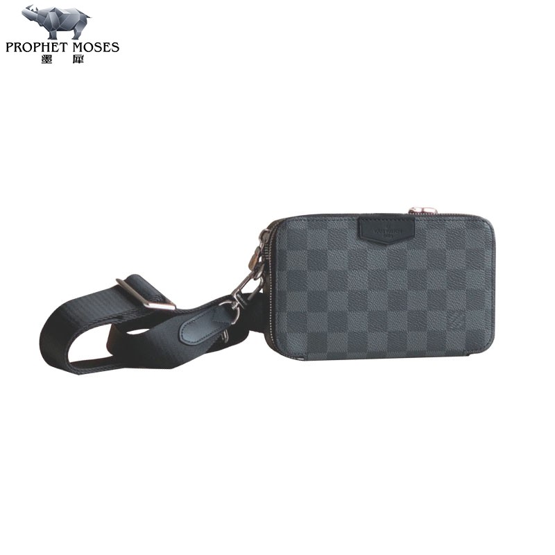 Louis Vuitton Horizon clutch (M20439)