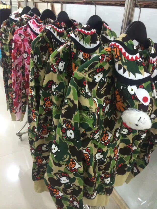 Толстовка A Bathing Ape BAPE HEELO KITTY CAMO SHARK Kitty