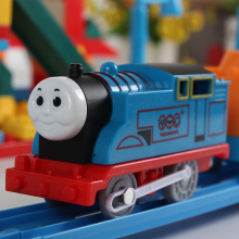 托马斯小火车组装 熊大熊二电影家园