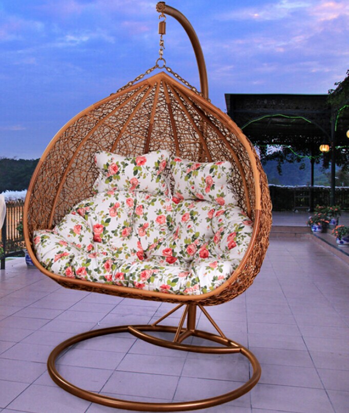 Cradle swing hanging chairs hanging basketlike rattan chair .