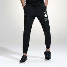 【男生黑色运动裤搭配】_男生黑色运动裤搭配图片