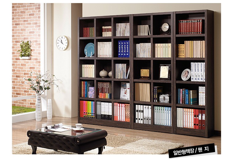 Книжный шкаф