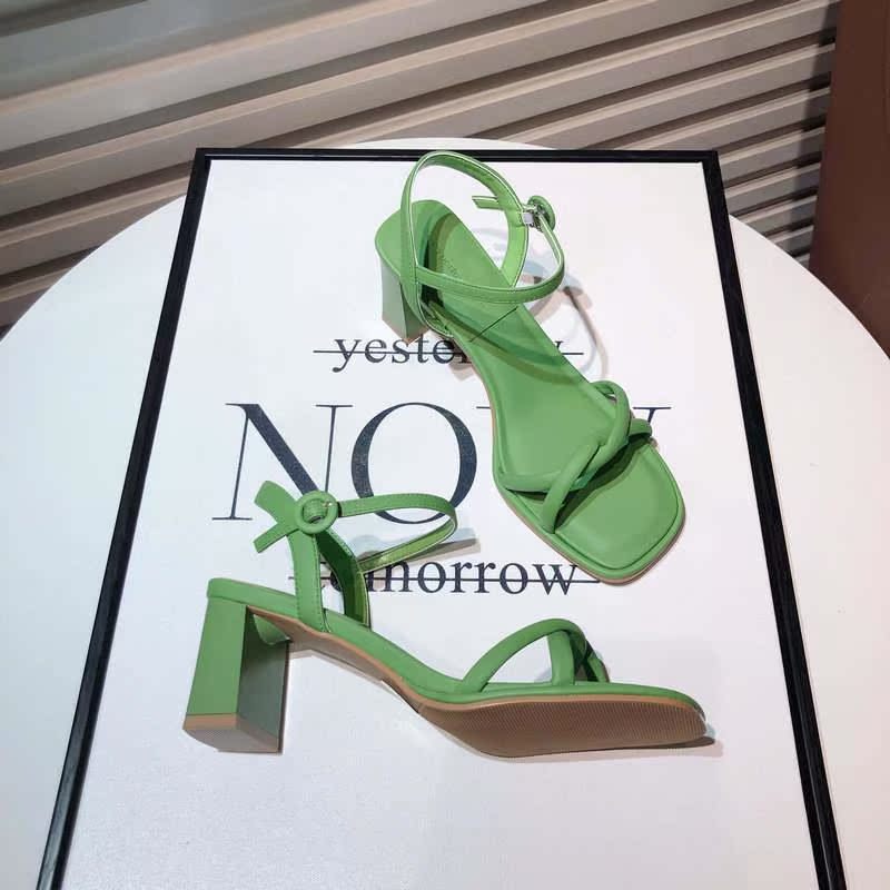 绿色罗马鞋 潮牌绿色露趾粗跟凉鞋女夏季2022年一字扣带时尚外穿罗马高跟女鞋_推荐淘宝好看的绿色罗马鞋
