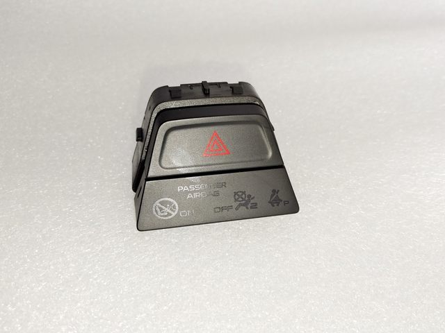 Original Geely Geely Emergency Double Jump Original Alarm Switch Light Safety Original Accessories Original Geely Geely Emergency Double Jump Original Alarm Switch Light Safety Original Accessories