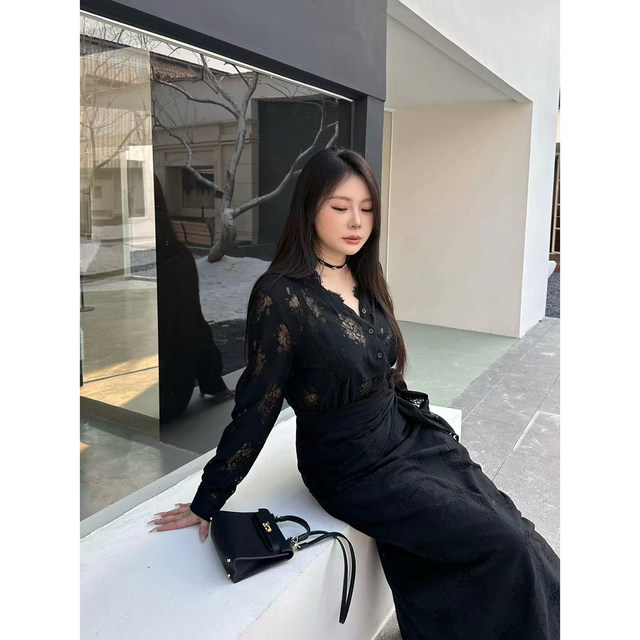 Miss fat plus size 'Black Love Letter' sexy hottie style V-neck lace hollow long-sleeved dress autumn Miss fat plus size 'Black Love Letter' sexy hottie style V-neck lace hollow long-sleeved dress autumn