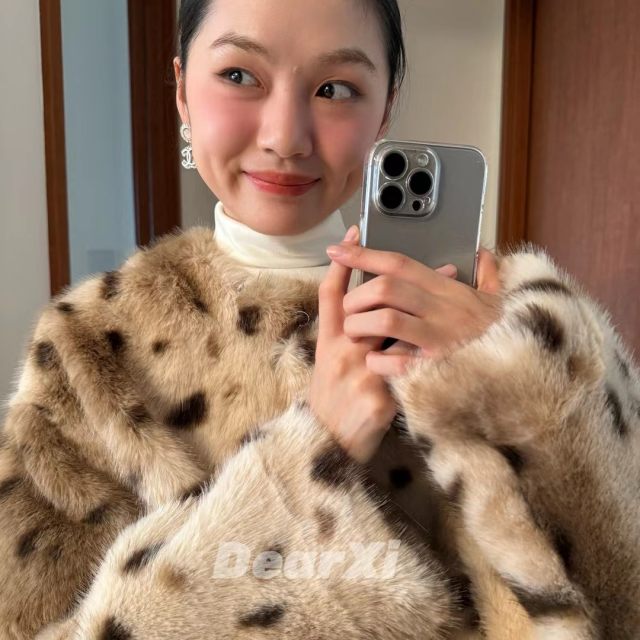 DEAR.XI leopard print closed eyes 2025 autumn and winter versatile warm temperament fur jacket 2350# 
DEAR.XI leopard print closed eyes 2025 autumn and winter versatile warm temperament fur jacket 2350#