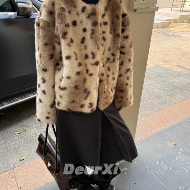 DEAR.XI leopard print closed eyes 2025 autumn and winter versatile warm temperament fur jacket 2350# 
DEAR.XI leopard print closed eyes 2025 autumn and winter versatile warm temperament fur jacket 2350#