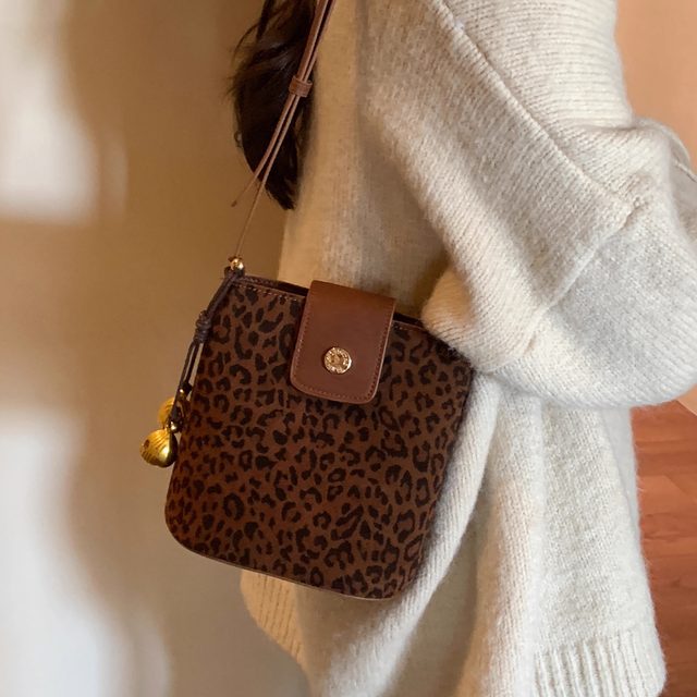 Nanfeng Chio2nd Frosted Leather Leopard Bucket Bag Retro Commuting Versatile Shoulder Bag Women's Crossbody Small Bag Nanfeng Chio2nd Frosted Leather Leopard Bucket Bag Retro Commuting Versatile Shoulder Bag Women's Crossbody Small Bag