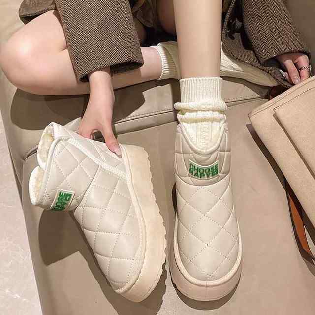 Velvet thickened snow boots for women 2024 new winter waterproof and non-slip Northeast cold-resistant and warm large cotton shoes bread shoes 
Velvet thickened snow boots for women 2024 new winter waterproof and non-slip Northeast cold-resistant and warm large cotton shoes bread shoes