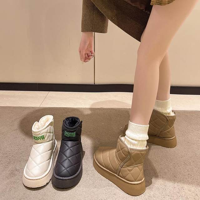 Velvet thickened snow boots for women 2024 new winter waterproof and non-slip Northeast cold-resistant and warm large cotton shoes bread shoes 
Velvet thickened snow boots for women 2024 new winter waterproof and non-slip Northeast cold-resistant and warm large cotton shoes bread shoes