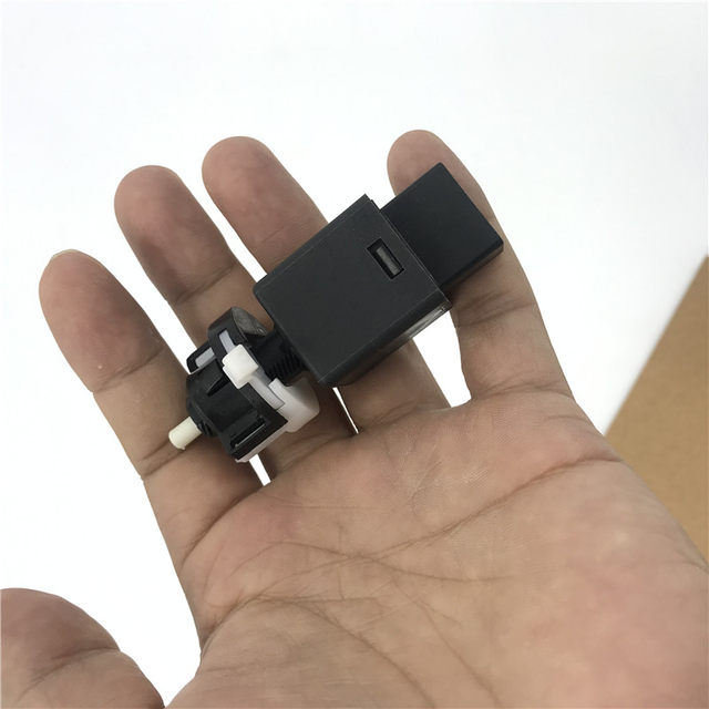 Suitable for Kia K3KX3K4KX5K5X1 Smart Path Brake Light Switch Stop Light Parking Light Sensor Switch Suitable for Kia K3KX3K4KX5K5X1 Smart Path Brake Light Switch Stop Light Parking Light Sensor Switch