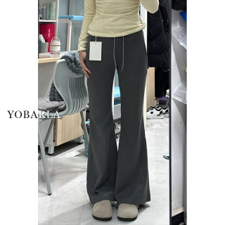 Giant thin, who wears a good -looking casual pants!
 Giant thin, who wears a good -looking casual pants!