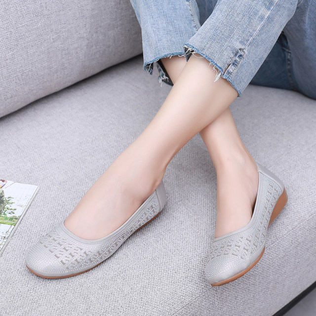 Old Beijing cloth shoes women's single shoes women's shoes spring and autumn shallow fashion ballet flat mother's shoes rhinestone tendon bottom Old Beijing cloth shoes women's single shoes women's shoes spring and autumn shallow fashion ballet flat mother's shoes rhinestone tendon bottom