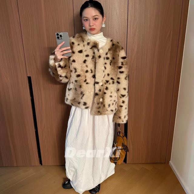DEAR.XI leopard print closed eyes 2025 autumn and winter versatile warm temperament fur jacket 2350# 
DEAR.XI leopard print closed eyes 2025 autumn and winter versatile warm temperament fur jacket 2350#