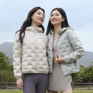 Bosideng thin hooded goose down jacket for women on a trip 
Bosideng thin hooded goose down jacket for women on a trip