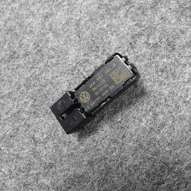 Phuong ambient light head door ambient light sensor supports two colors and multiple colors of the original car. Original new 
Phuong ambient light head door ambient light sensor supports two colors and multiple colors of the original car. Original new