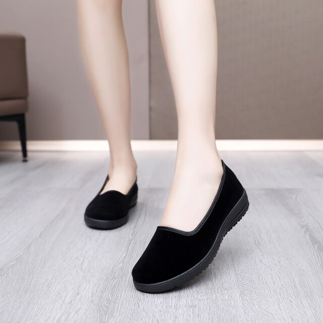 New style old Beijing cloth shoes women's flat shoes spring shallow mouth work shoes women's black square dance mom shoes non-slip New style old Beijing cloth shoes women's flat shoes spring shallow mouth work shoes women's black square dance mom shoes non-slip
