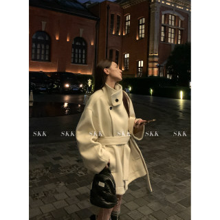 SKK Kim Min-hee's matching wool silhouette coat 
SKK Kim Min-hee's matching wool silhouette coat