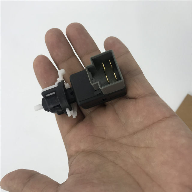 Suitable for Kia K3KX3K4KX5K5X1 Smart Path Brake Light Switch Stop Light Parking Light Sensor Switch Suitable for Kia K3KX3K4KX5K5X1 Smart Path Brake Light Switch Stop Light Parking Light Sensor Switch