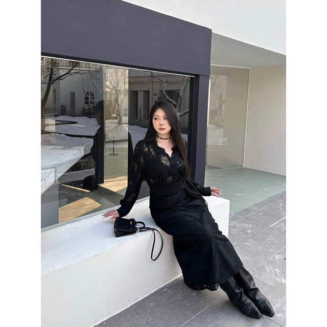 Miss fat plus size 'Black Love Letter' sexy hottie style V-neck lace hollow long-sleeved dress autumn Miss fat plus size 'Black Love Letter' sexy hottie style V-neck lace hollow long-sleeved dress autumn