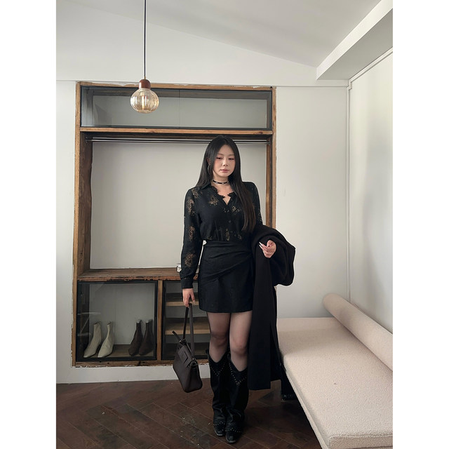 Miss fat plus size 'Black Love Letter' sexy hottie style V-neck lace hollow long-sleeved dress autumn Miss fat plus size 'Black Love Letter' sexy hottie style V-neck lace hollow long-sleeved dress autumn