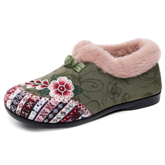 Old Beijing cloth shoes, women's autumn and winter cotton shoes, mother's shoes, thickened Hanfu shoes, ethnic style embroidered Chinese style cotton shoes for women Old Beijing cloth shoes, women's autumn and winter cotton shoes, mother's shoes, thickened Hanfu shoes, ethnic style embroidered Chinese style cotton shoes for women
