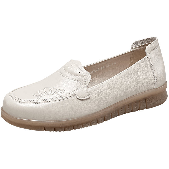 Yierkang women's shoes 2025 new genuine leather mother shoes soft sole middle-aged and elderly leather shoes comfortable beans shoes nurse single shoes Yierkang women's shoes 2025 new genuine leather mother shoes soft sole middle-aged and elderly leather shoes comfortable beans shoes nurse single shoes