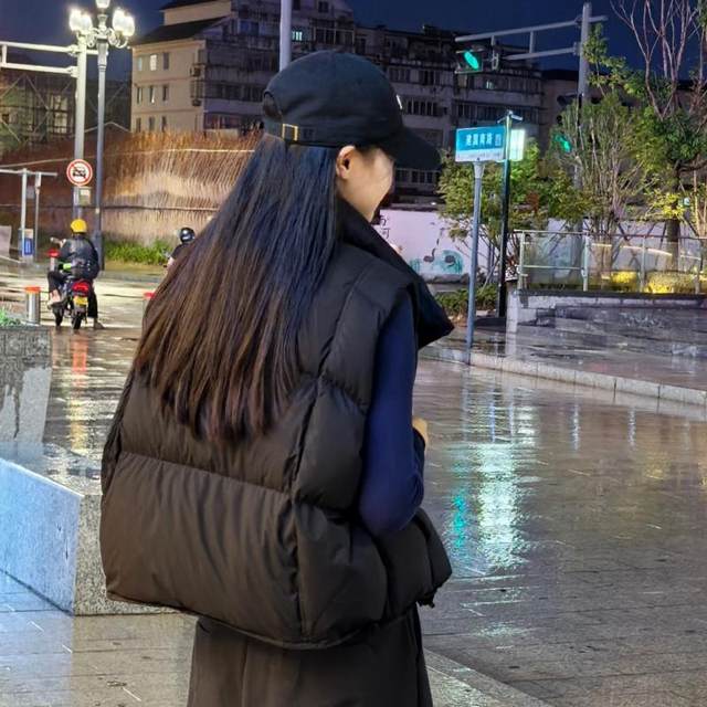 Autumn and winter down cotton vest 2025 new large size women's design thickened vest warm vest sleeveless jacket Autumn and winter down cotton vest 2025 new large size women's design thickened vest warm vest sleeveless jacket