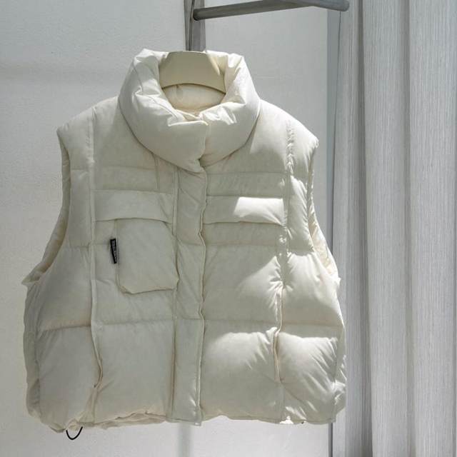 Autumn and winter down cotton vest 2025 new large size women's design thickened vest warm vest sleeveless jacket Autumn and winter down cotton vest 2025 new large size women's design thickened vest warm vest sleeveless jacket