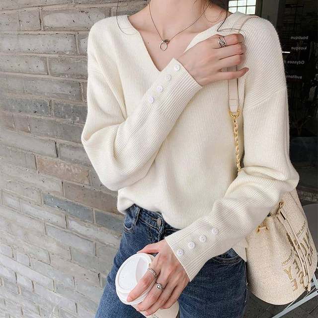 Slimming and fashionable sweater for autumn and winter, women's sweater tops, milky apricot color lazy knitted base shirt V-neck large 0928c 
Slimming and fashionable sweater for autumn and winter, women's sweater tops, milky apricot color lazy knitted base shirt V-neck large 0928c