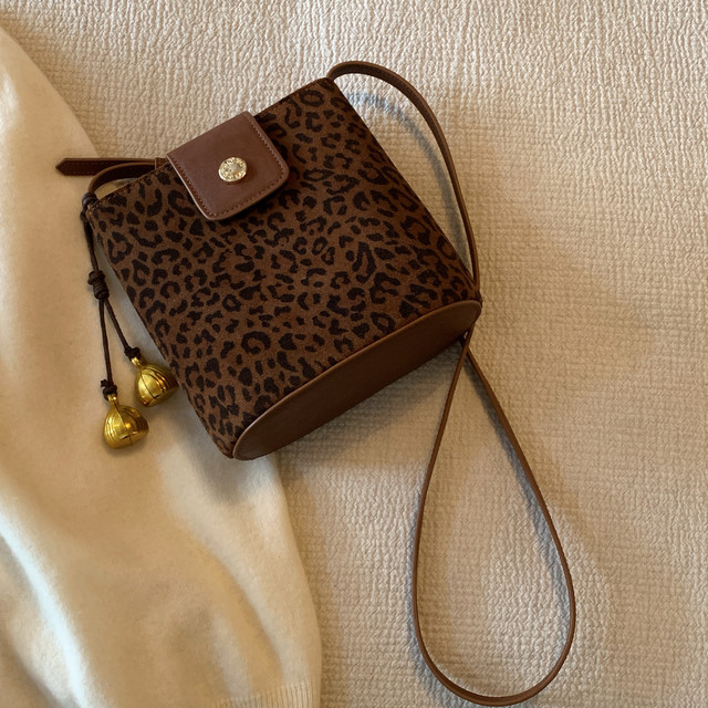 Nanfeng Chio2nd Frosted Leather Leopard Bucket Bag Retro Commuting Versatile Shoulder Bag Women's Crossbody Small Bag Nanfeng Chio2nd Frosted Leather Leopard Bucket Bag Retro Commuting Versatile Shoulder Bag Women's Crossbody Small Bag