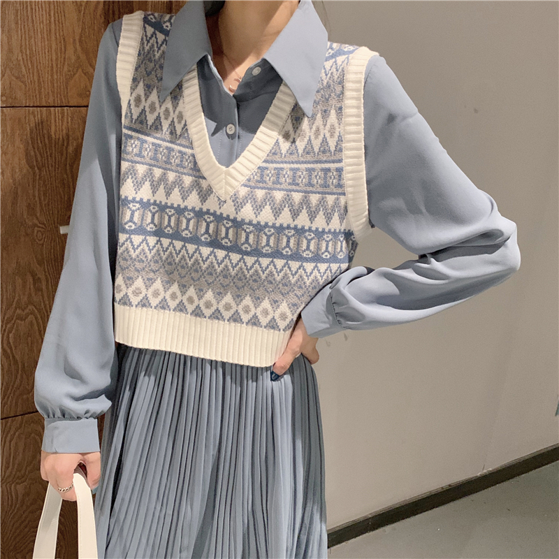 Knitted vest womens vests outside wearing the Korean version of the retro Japanese department college style loose short 100-set v-neck sweater spring