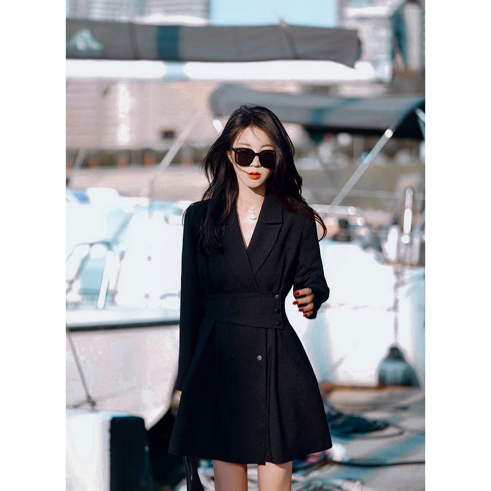 Liseyen designed a small right-angled shoulder-length suit dress for the 2021 new spring summer mini.