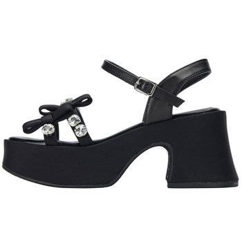 Fashionable casual sandals with thick sole on the counter Fashionable casual sandals with thick sole on the counter