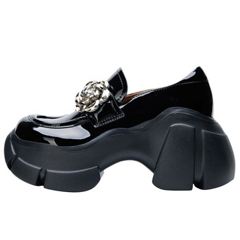The same thick-soled exquisite rhinestone loafers in the shopping mall 
The same thick-soled exquisite rhinestone loafers in the shopping mall