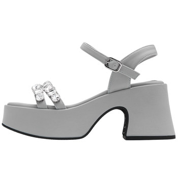 The same style of rhinestones on the counter, fashionable high-end sandals 
The same style of rhinestones on the counter, fashionable high-end sandals