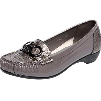 Leather flat bottom 41-43 fat piercing bean shoes Leather flat bottom 41-43 fat piercing bean shoes