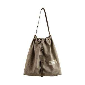 Maden workwear American retro large capacity tie-dye canvas paratrooper bag hand-held one shoulder crossbody bucket bag bag men and women 
Maden workwear American retro large capacity tie-dye canvas paratrooper bag hand-held one shoulder crossbody bucket bag bag men and women