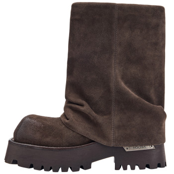 The same square head style in the counter looks slim and piles of Martin boots The same square head style in the counter looks slim and piles of Martin boots