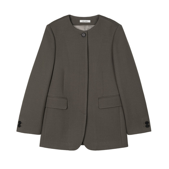 MRS Studios Worn wool fashionable Magila style single-breasted collarless blazer/skirt suit
MRS Studios Worn wool fashionable Magila style single-breasted collarless blazer/skirt suit
