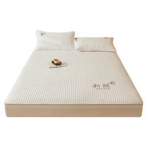Class A fitted sheet Xinjiang cotton quilted bed cover non-slip dustproof mattress cover Simmons breathable protective cover four seasons 
Class A fitted sheet Xinjiang cotton quilted bed cover non-slip dustproof mattress cover Simmons breathable protective cover four seasons
